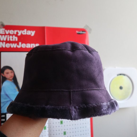 Purple Velvet Reversible Bucket Hat (D&Y, NY) - Picture 3 of 4
